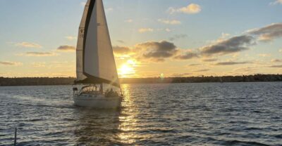 San Diego: Sunset and Day Sailing Excursion with Drinks - Why sunset sailing on San Diego Bay feels different